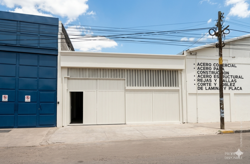 Bodega en Av. Lázaro Cárdenas # 222 Celaya Gto.